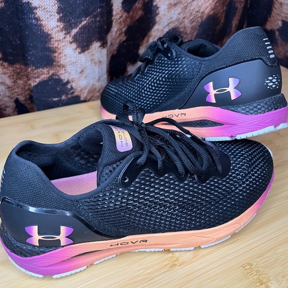 UNDER ARMOUR 10 Shoes HOVR Sonic 4 Black Running Bluetooth 3023998 - Picture 1 of 7